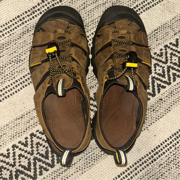 Keen Tan and Black Outdoor Sandals - Picture 5 of 8